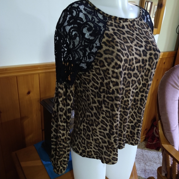 size M Michal Kors Womens Animal Print Round Neck Lace Pullover T-Shirt - Picture 3 of 16